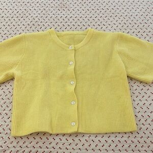 Yellow Women's Short sleeve Sweater
Never worn